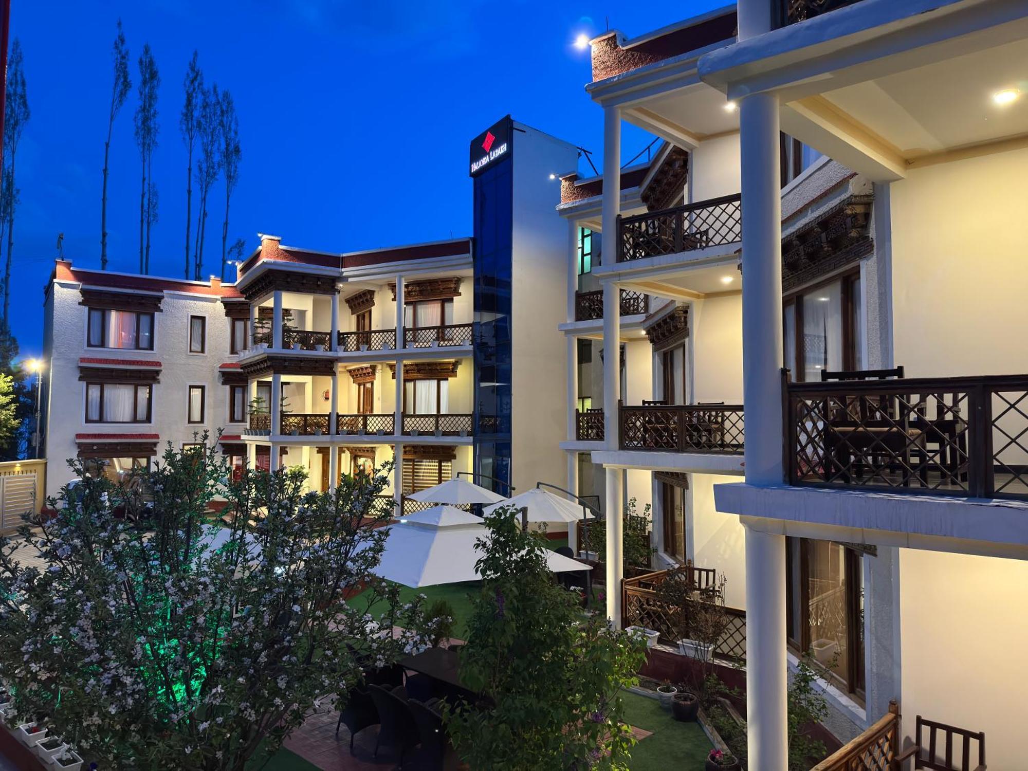 Hotel Nalanda Ladakh Лех Экстерьер фото